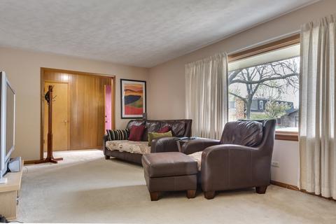717 Carol Ave, Elgin, IL 60123 photo 3