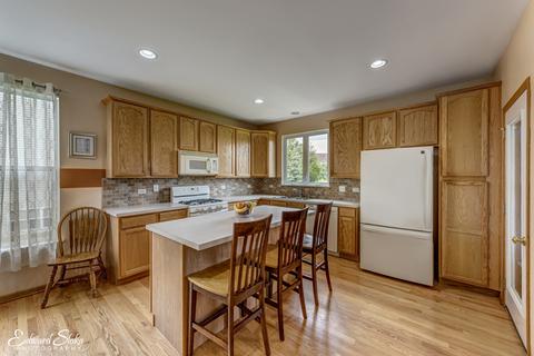 2513 Eisenhower Blvd, Mchenry, IL 60051 photo 8