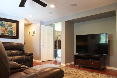 3910 N Firestone Dr, Hoffman Estates, IL 60192 photo 14