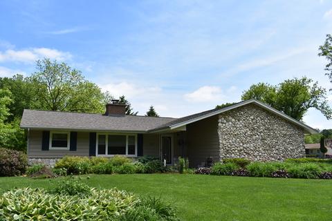 736 Forest Park Dr, Dixon, IL 61021 photo 1