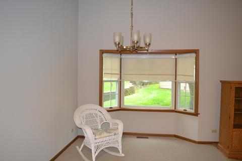 732 Alice Pl, Elgin, IL 60123 photo 4