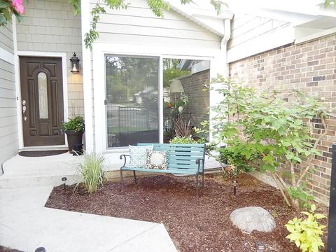 2093 Willow Run, Wheaton, IL 60189 photo 2