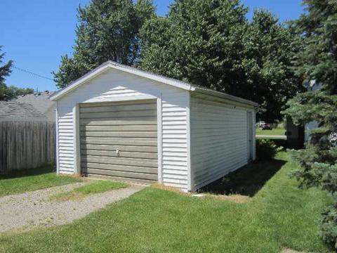 443 E Oak St, Watseka, IL 60970 photo 3
