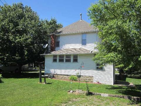443 E Oak St, Watseka, IL 60970 photo 2