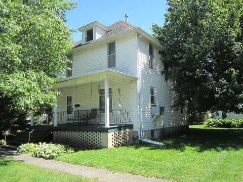 443 E Oak St, Watseka, IL 60970 photo 1