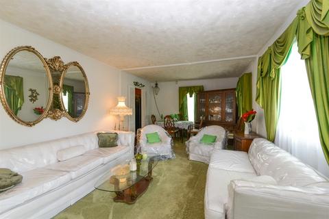 612 Webster Cir E, Kankakee, IL 60901 photo 2
