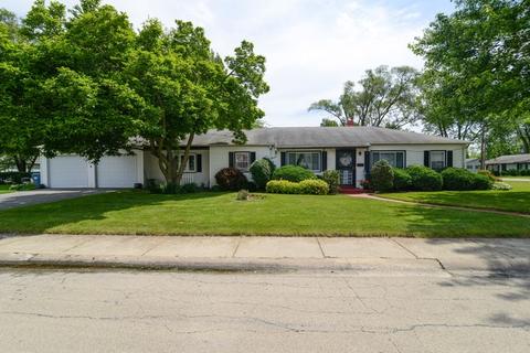 612 Webster Cir E, Kankakee, IL 60901 photo 1
