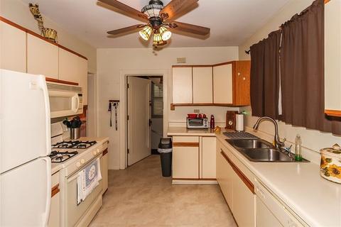 808 Greenview Ave, Des Plaines, IL 60016 photo 8