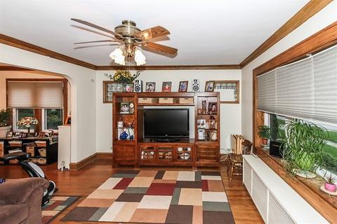 808 Greenview Ave, Des Plaines, IL 60016 photo 2