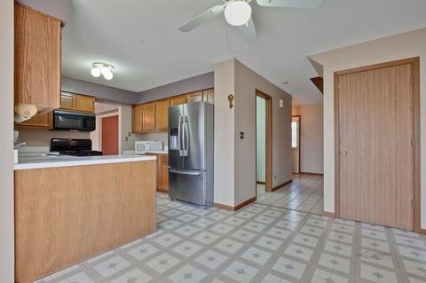548 Valleyview Dr, Bartlett, IL 60103 photo 17