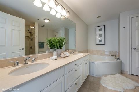 21 E Huron St #1705, Chicago, IL 60611 photo 8