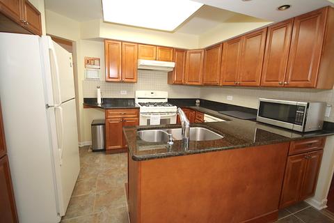 885 Gannon Dr, Hoffman Estates, IL 60169 photo 3