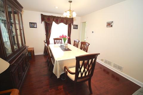 885 Gannon Dr, Hoffman Estates, IL 60169 photo 4