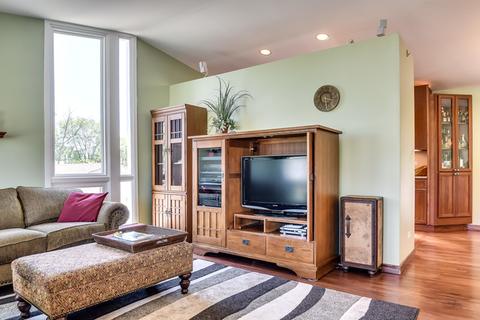 1380 Dennison Rd, Hoffman Estates, IL 60195 photo 4