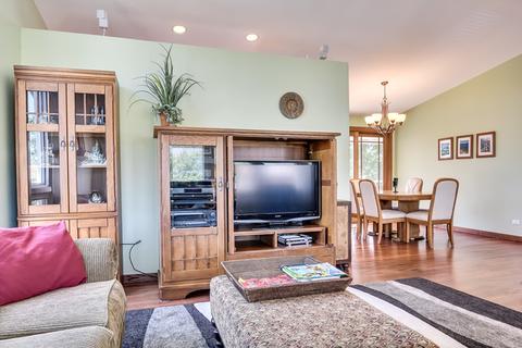 1380 Dennison Rd, Hoffman Estates, IL 60195 photo 5