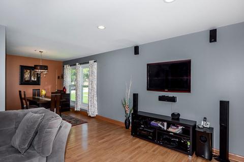 1586 Marshall Dr, Des Plaines, IL 60018 photo 6