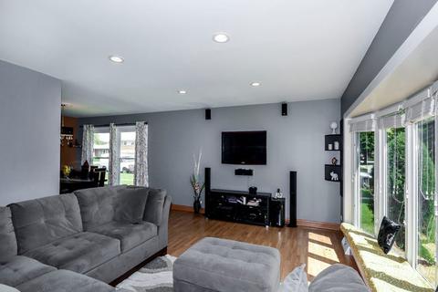 1586 Marshall Dr, Des Plaines, IL 60018 photo 4