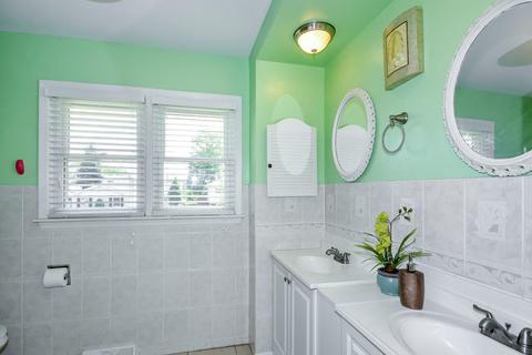 1586 Marshall Dr, Des Plaines, IL 60018 photo 15