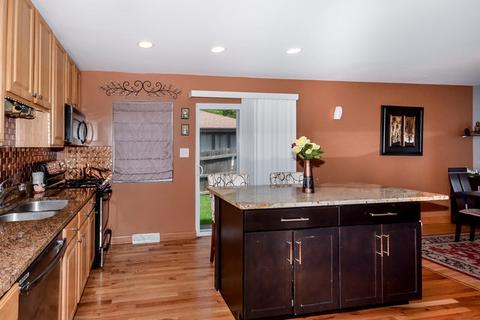 1586 Marshall Dr, Des Plaines, IL 60018 photo 10
