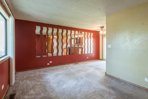 3075 Fox Hill Rd, Aurora, IL 60504 photo 5