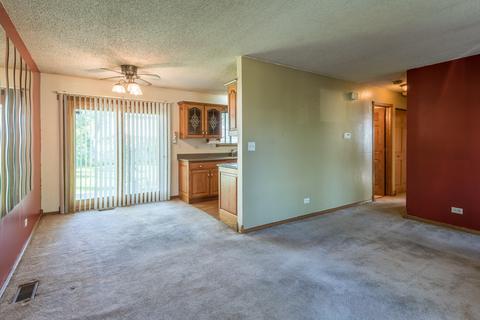 3075 Fox Hill Rd, Aurora, IL 60504 photo 8