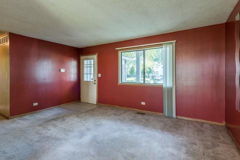 3075 Fox Hill Rd, Aurora, IL 60504 photo 4