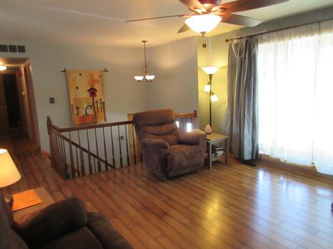 835 Hunter Dr, Roselle, IL 60172 photo 3