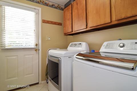1464 Groton Ln, Wheaton, IL 60189 photo 11