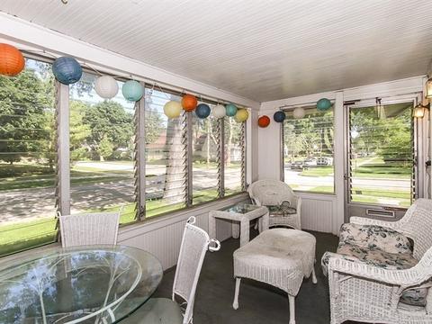 889 Van St, Elgin, IL 60123 photo 4