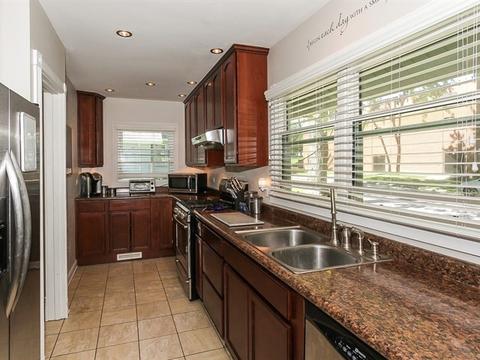 889 Van St, Elgin, IL 60123 photo 8
