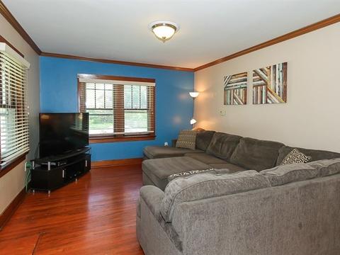 889 Van St, Elgin, IL 60123 photo 5