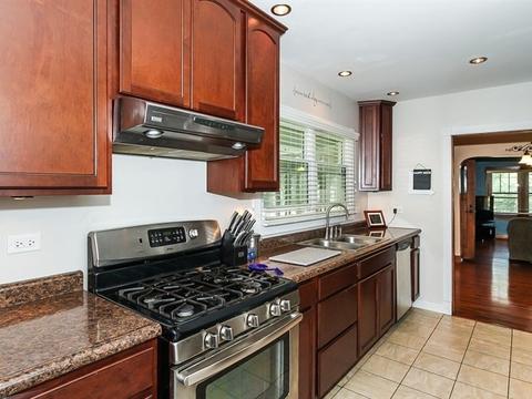889 Van St, Elgin, IL 60123 photo 9