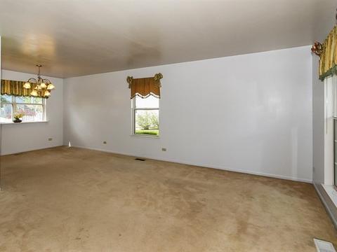 225 Dickens Trl, Elgin, IL 60120 photo 5