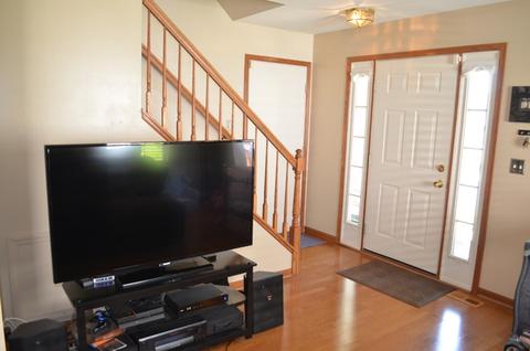 2565 Dickens Ct, Aurora, IL 60503 photo 2