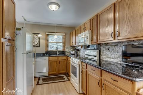 4741 Oregon Trl, Mchenry, IL 60050 photo 6