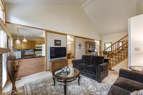 4741 Oregon Trl, Mchenry, IL 60050 photo 5