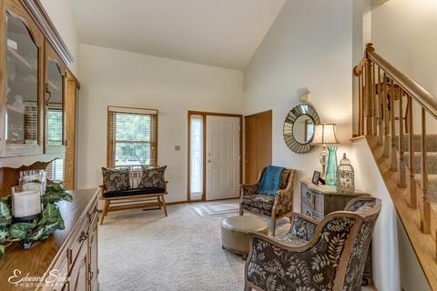 4741 Oregon Trl, Mchenry, IL 60050 photo 2
