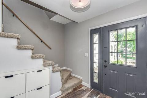 1044 Devonshire Ave, Naperville, IL 60540 photo 3