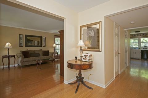 4221 Forest Glen Dr, Hoffman Estates, IL 60192 photo 2