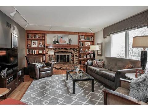 1684 Rosebud Ct, Wheaton, IL 60189 photo 4