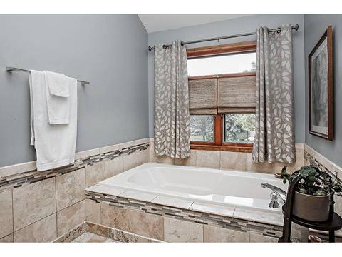 1684 Rosebud Ct, Wheaton, IL 60189 photo 16