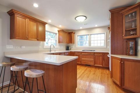 1179 Cedar Ln, Northbrook, IL 60062 photo 4