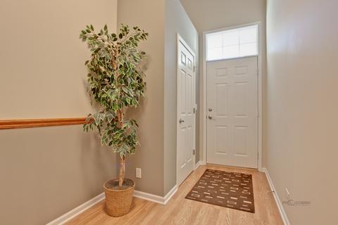 1082 E Danbury Dr, Cary, IL 60013 photo 3