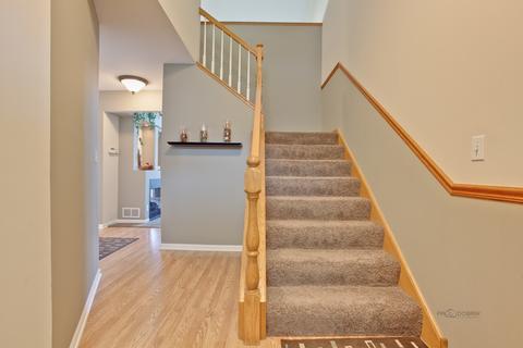 1082 E Danbury Dr, Cary, IL 60013 photo 2