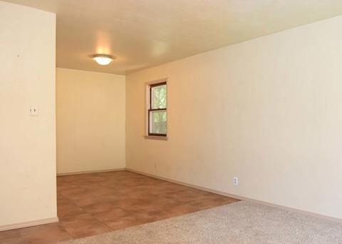 9 Hedge Ct, Champaign, IL 61821 photo 4
