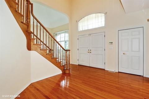 3219 White Eagle Dr, Naperville, IL 60564 photo 2