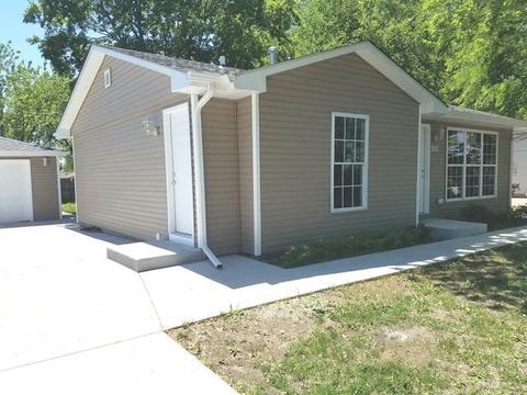 910 Sullivan Rd, Aurora, IL 60506 photo 2