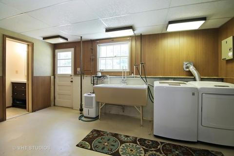 1021 Juniper Ter, Glenview, IL 60025 photo 13