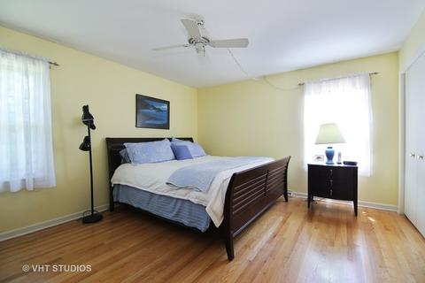 1021 Juniper Ter, Glenview, IL 60025 photo 8