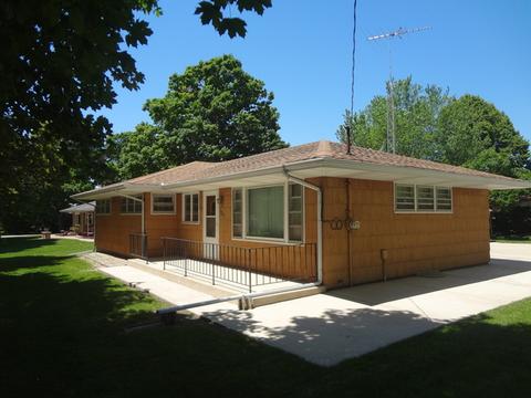 105 E Taylor St, Newark, IL 60541 photo 2